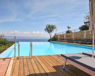 Belvedere Aeolis Hotel - Míthymna - Uima-allas