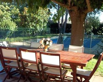 houses / villas - 6 rooms - 8/10 persons - La Tour-d'Aigues - Patio