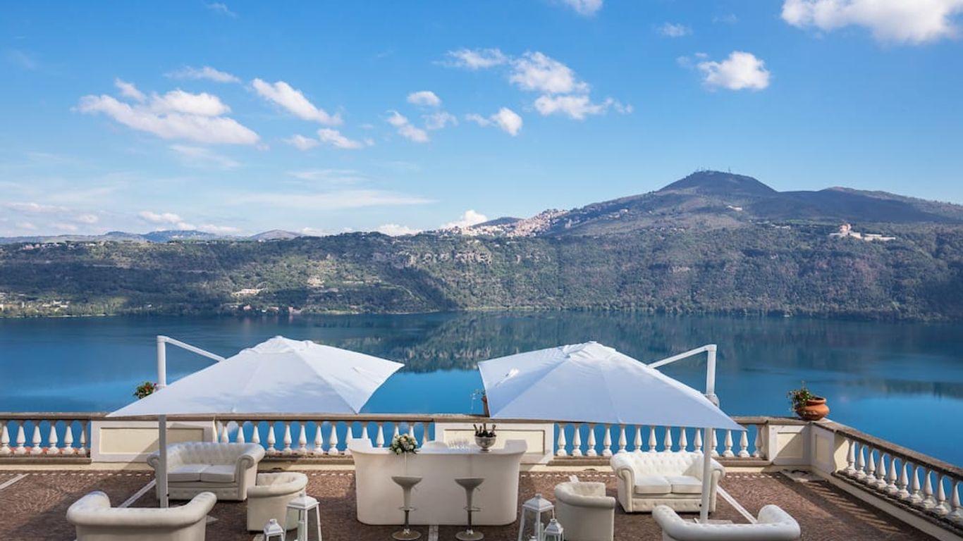 هوتل كاستل فيكيو