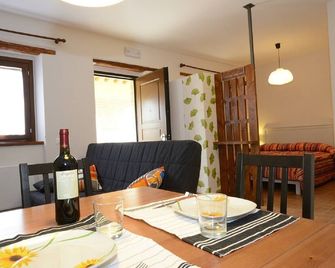 Flat Aurora, in the Countryside, Private Pool Quiet Nature and Relaxation - Corridonia - Dining room