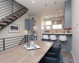 Sleek & Posh 4bed-3 5bath - Roofdeck - Sleeps 12 - 費城 - 餐廳