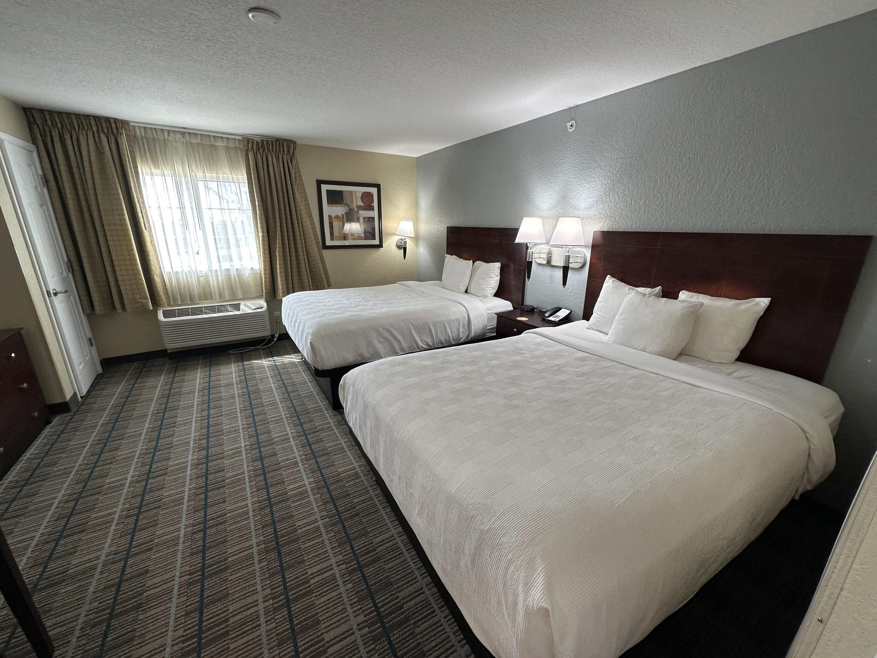 MainStay Suites - Coralville - Bedroom