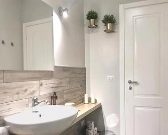 Vicolo Fiore Affittacamere - Matera - Bathroom