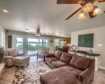 Endless Tranquility CL 1105h - Canyon Lake - Living room