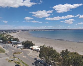 Rayentray Grand Hotel - Puerto Madryn - Beach