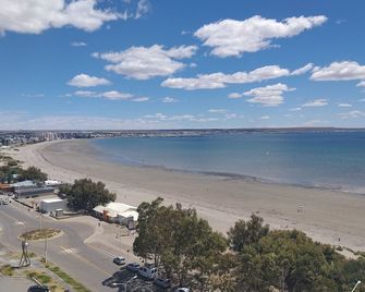 Rayentray Grand Hotel - פוארטו מדרין - חוף