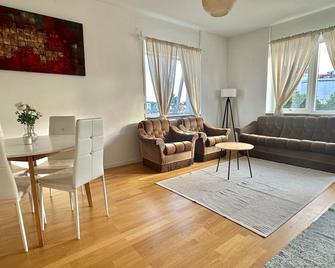 3 Rooms Cozy Apartment - Helsingborg - Living room