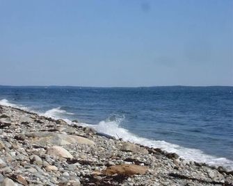 Ashgrove--Farm and Gardens on the Ocean - Lincolnville - Strand