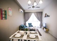 Econest Apartment - Nusajaya - Dining room