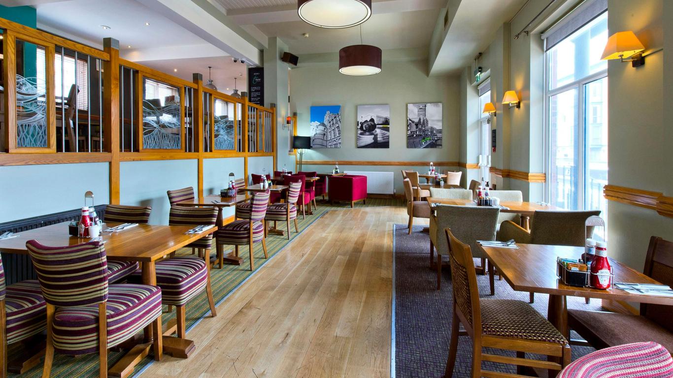 Premier Inn Birmingham City Bridge St