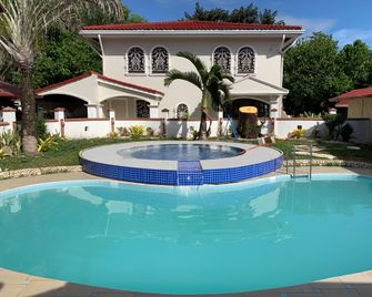 RedDoorz @ Carlton Martin Hotel Masbate City - Masbate - Piscina