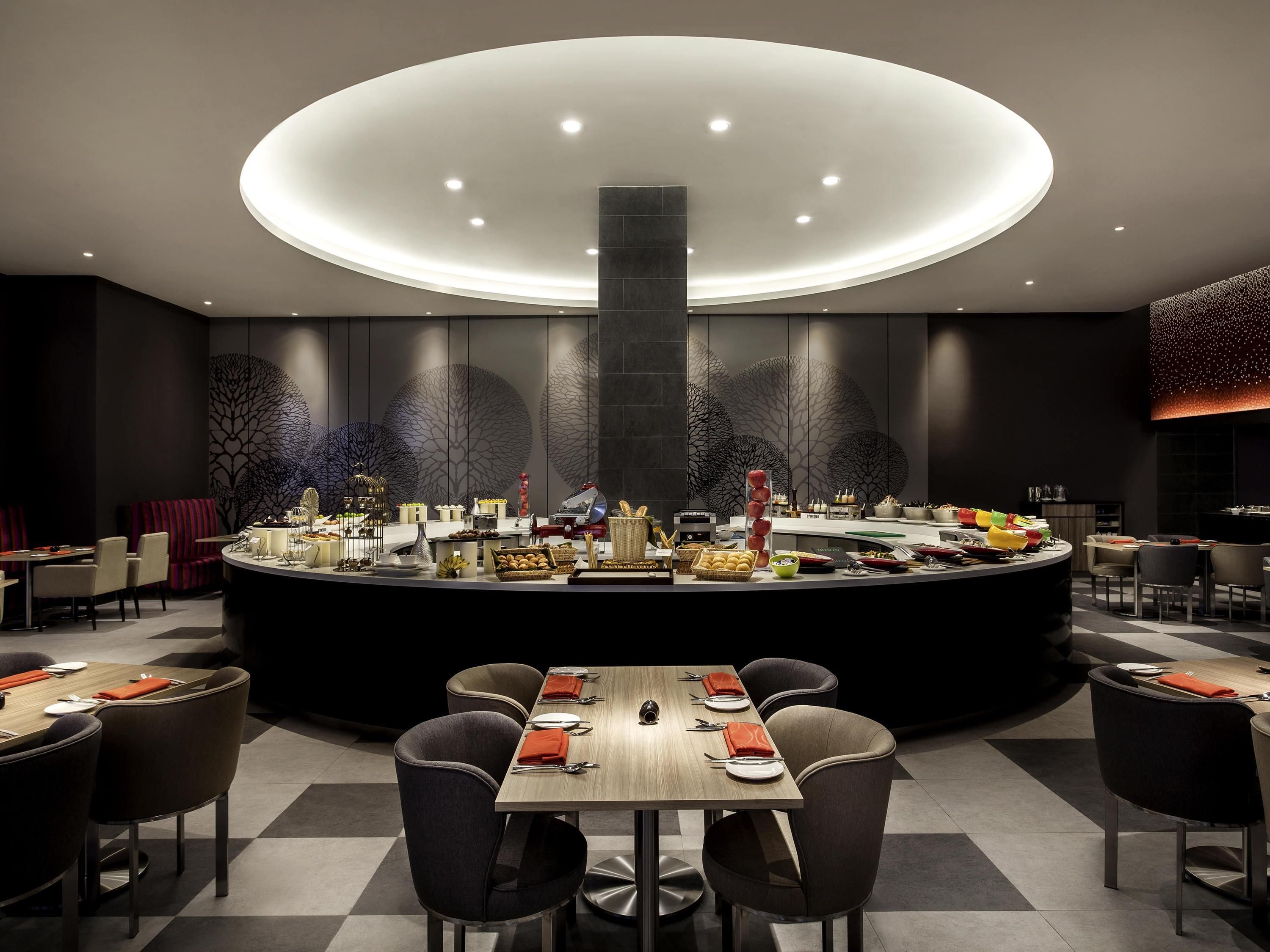 بولمان ميري واترفرونت - ميري - مطعم