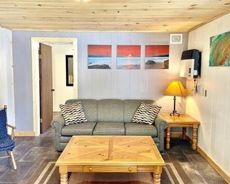 Santa's Shack Downstairs - shared hot tub access - Christmas - Sala de estar