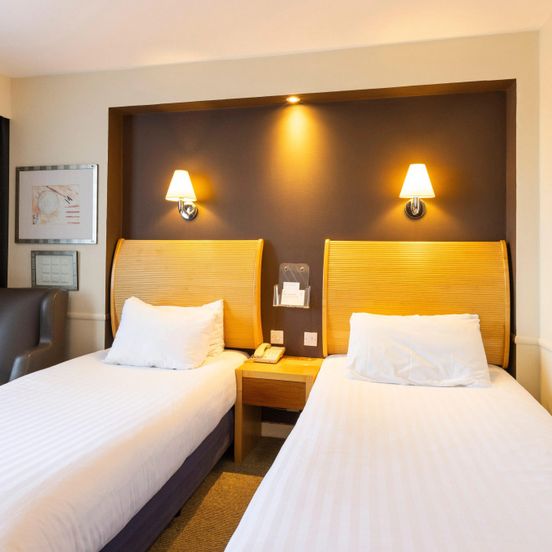 Holiday Inn Express Glasgow Airport By IHG image 1