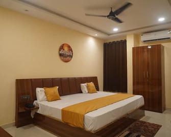 Raj Kamal Hotel & Garden - Gwalior - Schlafzimmer