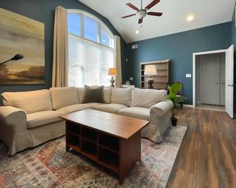 Stunning SouthPark Guesthouse, bright & welcoming! - שרלוט - סלון