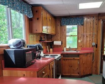 3 Bedroom Cottage on Long Lake - Hastings - Cocina