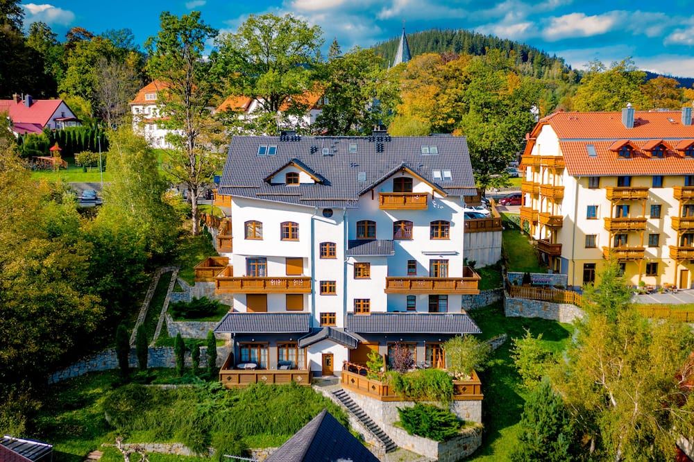 صن آند سنو سينترم أوبرونسوف بوكوجو - كيرباكز - مبنى