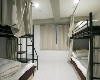 هوتل ميكادو - دار ضيافة - أوساكا - غرفة نوم