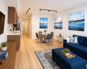 Perfect Brand New Condo in The Heart Of - Sidney - Obývací pokoj