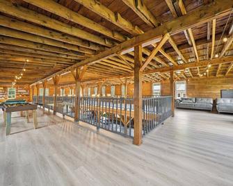 Lakeside Barn Estate- 3 Cozy Homes+Pool+Hot Tub! - Liberty - Bar
