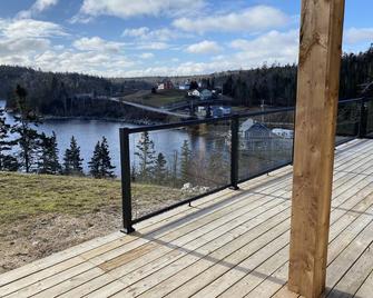 Modern three bedroom with Panoramic Oceanview - Hubbards