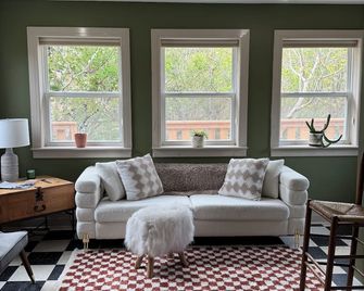 Welcome to Victorian by the bay Built in 1830 the oldest home in the village - Saint Martins - Sala de estar