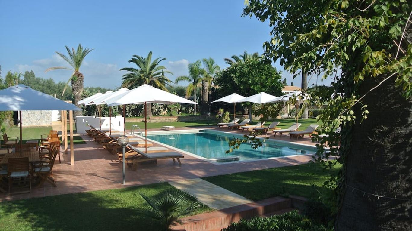Villa Carlotta Resort