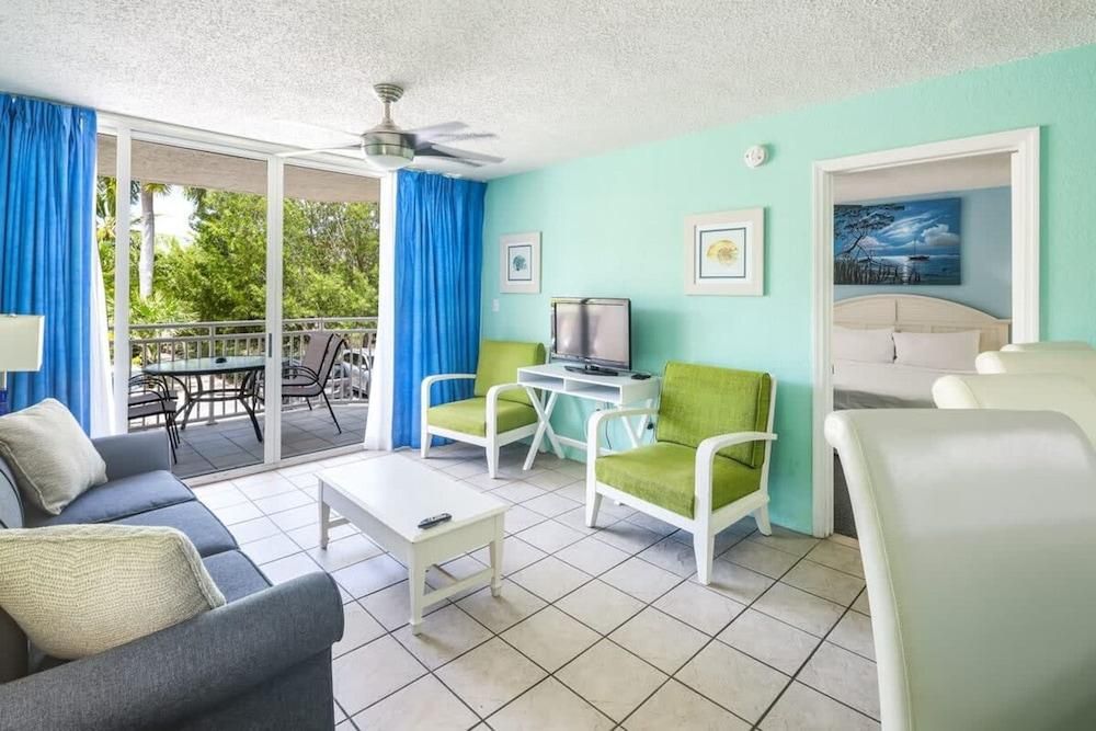 The Trinidad by Brightwild Pool View Parking - Key West - Bedroom