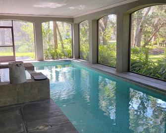 Private hot tub and seasonally heated pool. - Brunswick - Pool