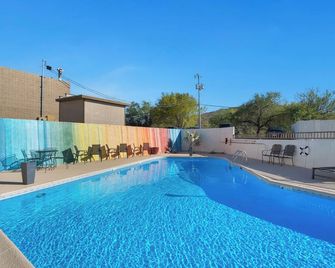 Tombstone Lookout Lodge, SureStay Collection by Best Western - Tombstone - Piscina