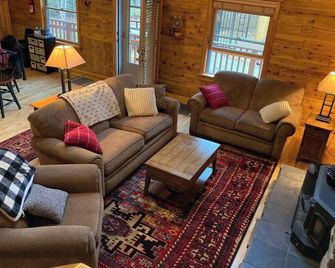 Cabin w/Sauna & King Bed| Near Snowmobile Trails - Wetmore - Living room