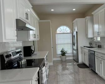 Welcoming 3-bedroom 2 bath home in charming Forney. - Forney - Cocina