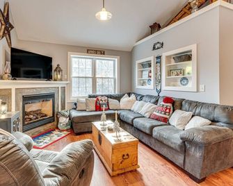 Hidden Gem!!! Waterville Estates home with Views!! Dog friendly!! - Campton - Sala de estar
