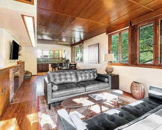 Schambra House:Rare architecture - Midland - Huiskamer