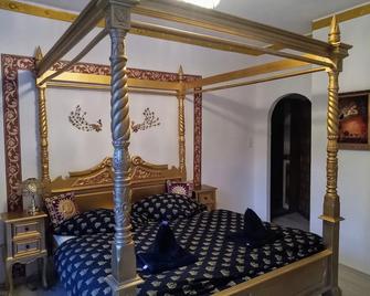 Königreich Romkerhall - Гослар - Спальня
