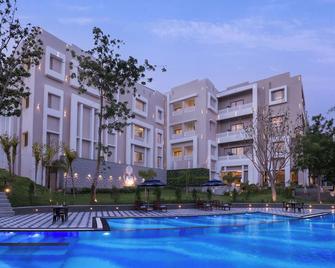 Essentia Luxury Resort & Spa Udaipur - Udaipur - Building