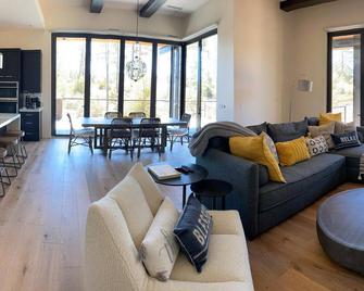 R005 Villa 610 S. Valhalla - Payson - Living room