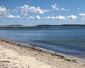 'Your seaside sanctuary: Where Cape Cod charm meets coastal bliss!' - Hyannis - Playa