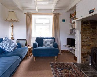 Rose Cottage, at the peaceful Trebarwith Valley - Tintagel - Living room