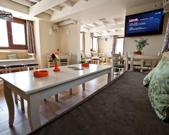 Hermes Hotel - Mylopotas - Restaurante