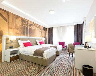 Hotel Tesla - Smart Stay Garni - Belgrade - Phòng ngủ