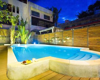 新港77Villa - 花蓮市 - 游泳池