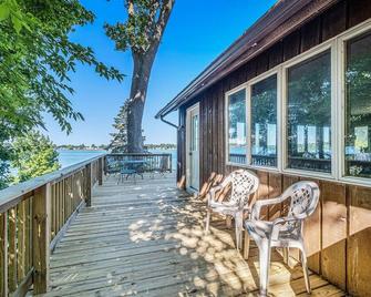 Hillside Cottage on Gravel Lake - Lawton - Balcony