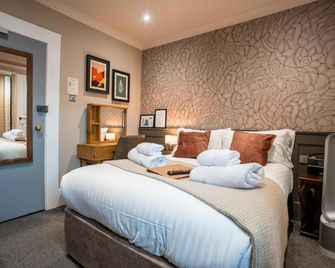 Harper`s Steakhouse With Rooms, Southampton Swanwick Marina - Southampton - Bedroom