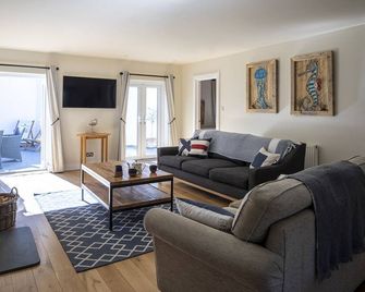 South Sands Hotel - Salcombe - Living room