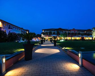 Th Lazise - Hotel Parchi Del Garda - Lazise - Außenansicht