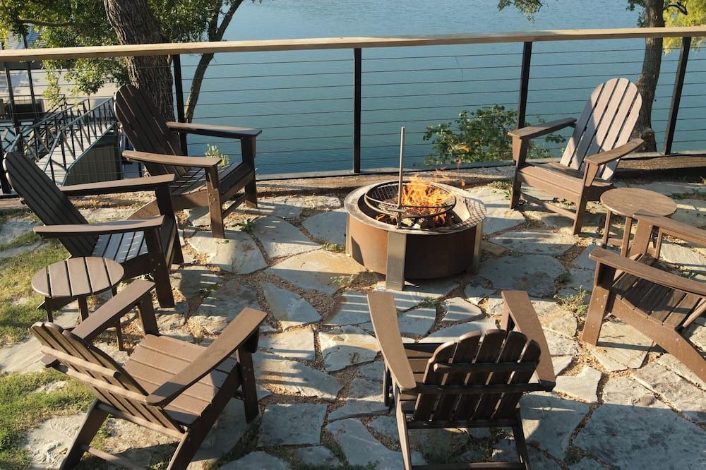 The Lookout at Lakewood, Lakefront Paradise with Ultimate Entertainment, Hot Tub and Dock - Bridgeport - Binnenhof