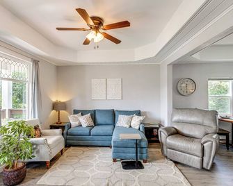 Quaint Home 16 Mi to Bear Lake Fish, Hike and Golf! - Montpelier - Sala de estar