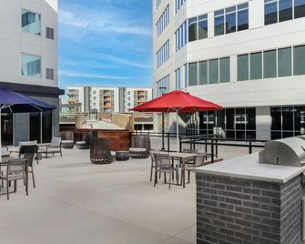 Homewood Suites by Hilton Newport Cincinnati - Newport - Patio